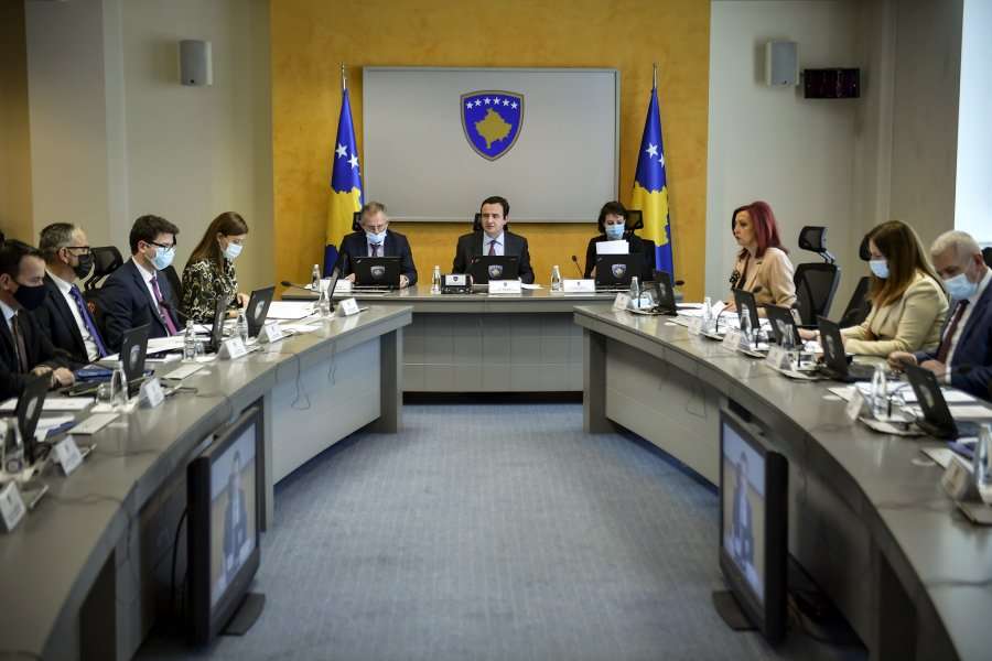 Qeveria ndan nga 150 euro shtesa për sektorin e shëndetësisë dhe policinë