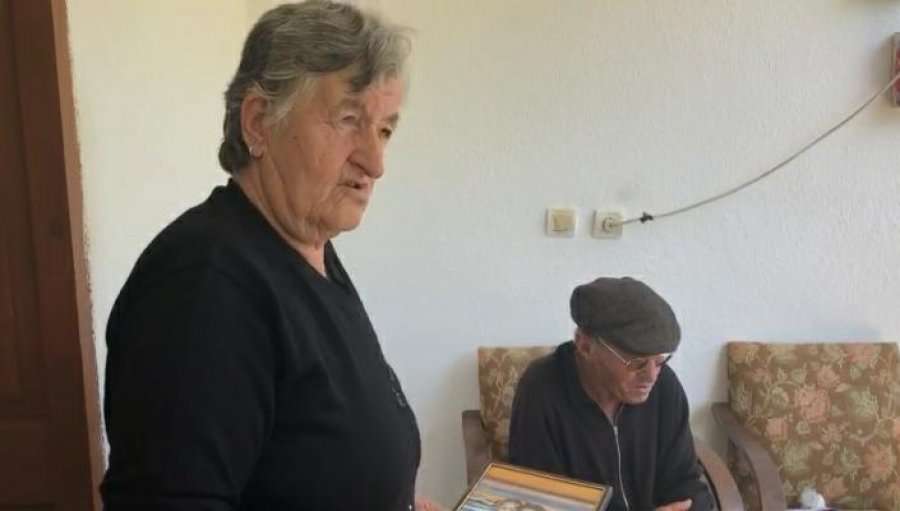 Gjyshërit nga Pogradeci i bëjnë thirrje shtetit t'ua kthejë mbesat nga kampet e ferrit në Siri
