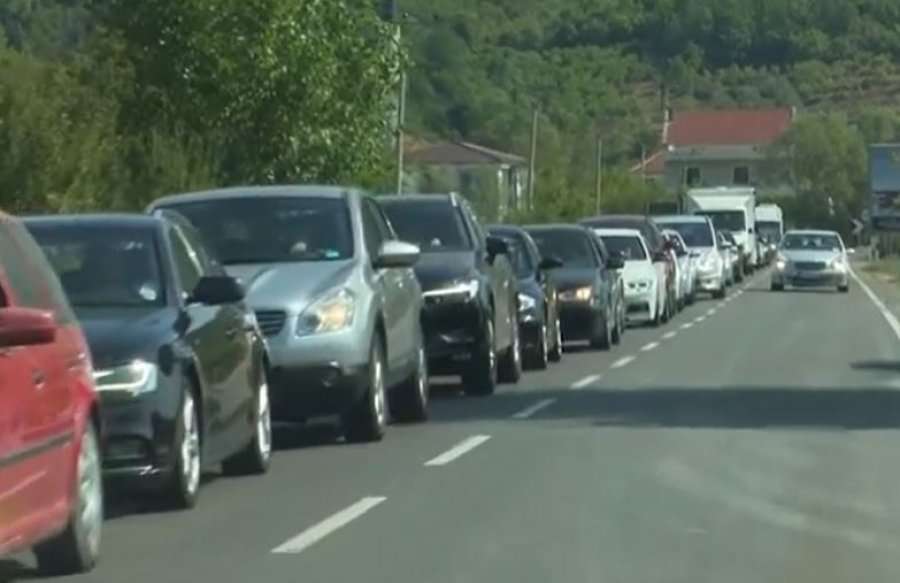 Kosovarët “bllokojnë” Shqipërinë dhe Malin e Zi