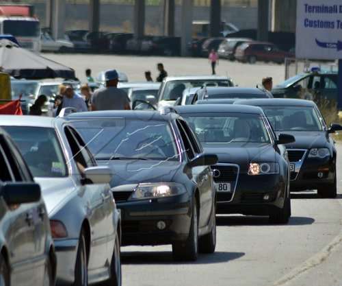 Mërgimtarët po presin deri në pesë orë në kufi për të dalë nga Kosova