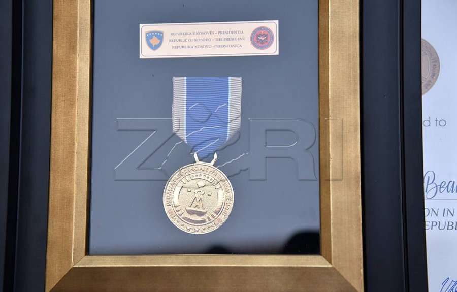 Phillips: Medalja për Beau Bidenin do t’i avancojë raportet SHBA - Kosovë
