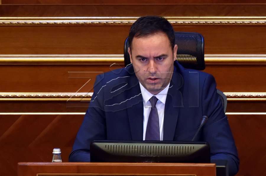 Konjufca i betohet Musliut në vajzat e tij se di për 150 familjarë të punësuar nga ish-pushteti