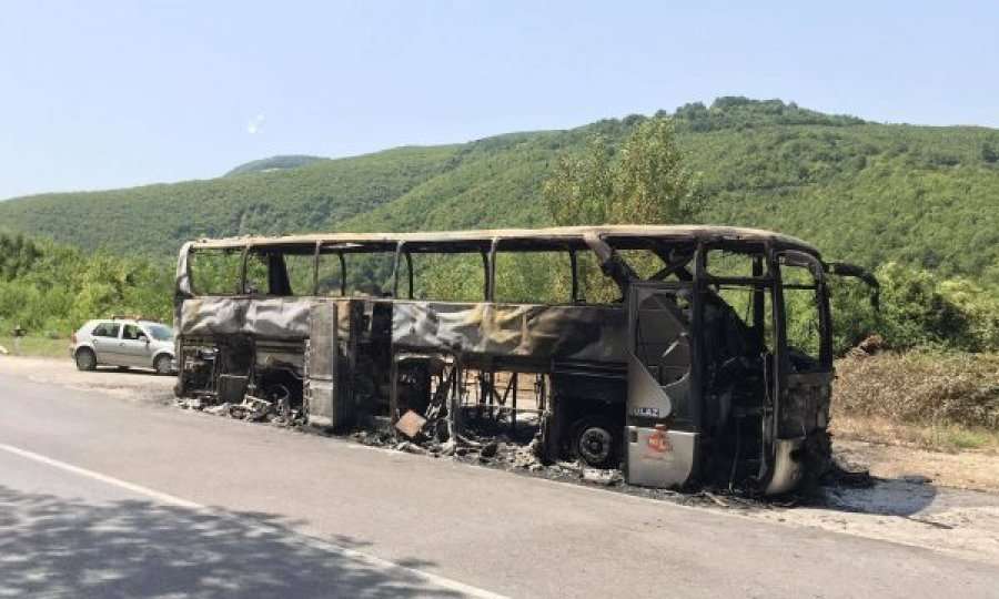 Autobusi i përfshirë nga flakët dje në Han të Elezit ishte me 20 shtetas të Serbisë
