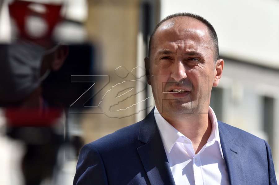 Ministri Liburn Aliu shkon në Beograd për ujdinë e hekurudhave