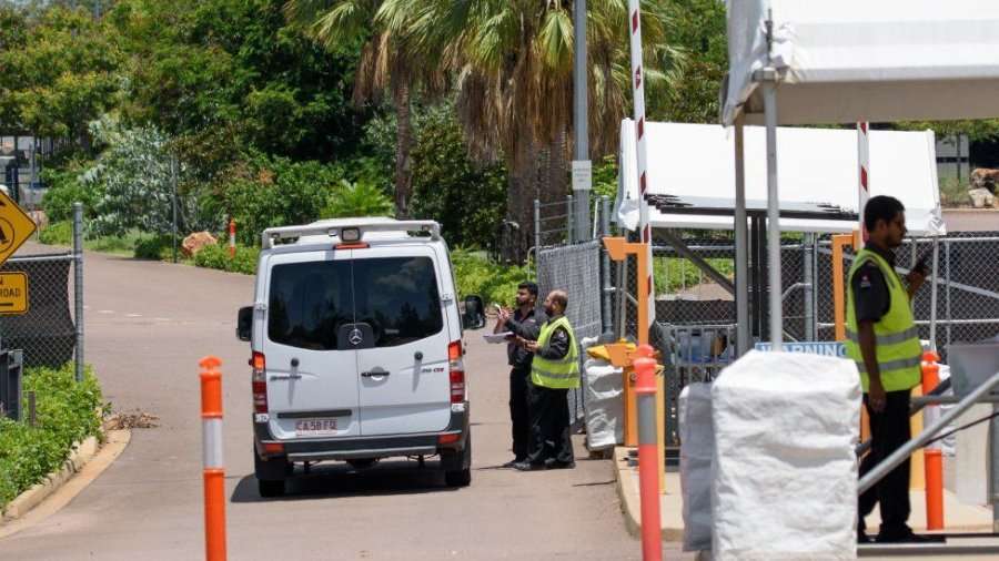 Policia australiane arreston tre persona që u arratisën nga karantina
