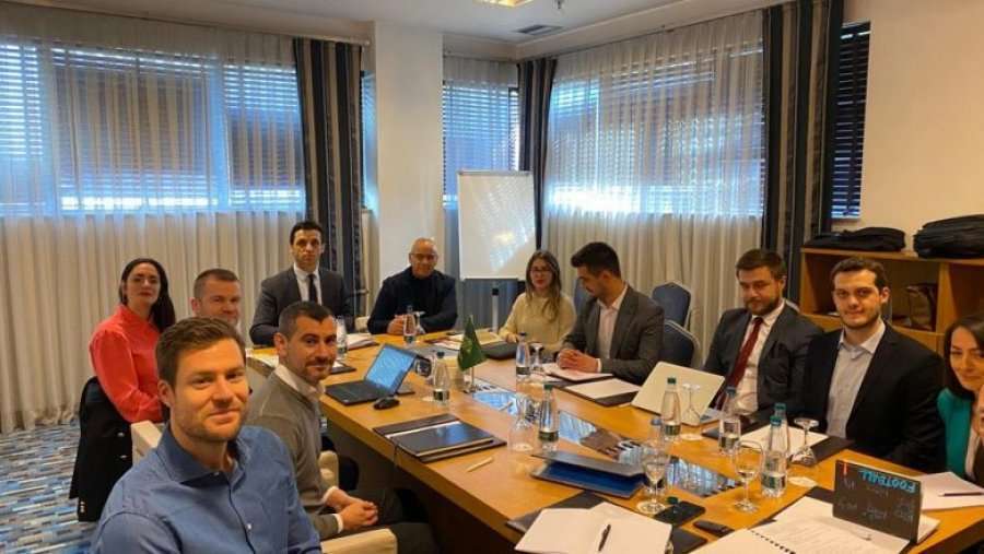 Zyrtarët e UEFA-s dhe FIFA-s në FFK për harmonizim të dokumenteve zyrtare