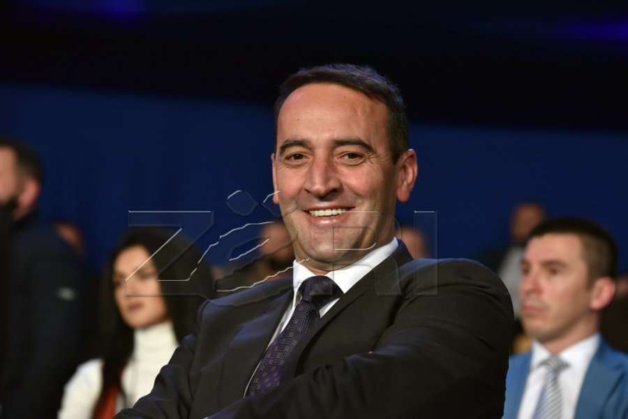 Daut Haradinaj tërhiqet nga pozita e asamblistit në Prishtinë, ia liron vendin Taulant Maxharrajt