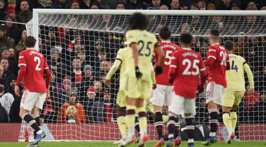 Manchester United - Arsenal, pjesa e parë mbyllet baras