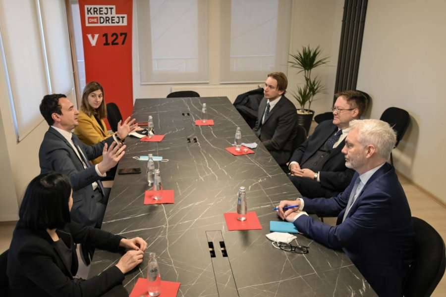 Kurti dhe ambasadori Abbott flasin për zgjedhjet e 14 shkurtit