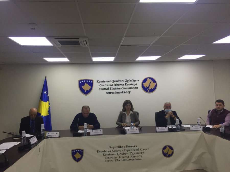 Përplasje mes anëtarëve të KQZ-së, kërkohet të krijohet një komision për përcjelljen e postave jashtë Kosovës