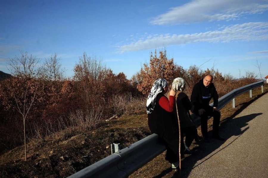 Hoxhaj shpërndanë fotografi emocionuese: Kujdes dhe respekt për çdo moshë, për çdo qytetar