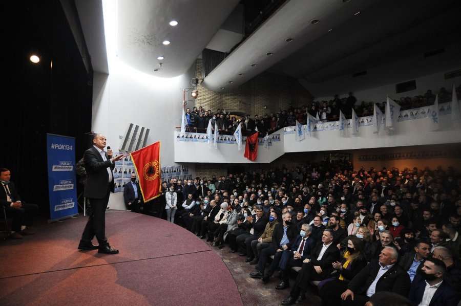 Hoxhaj ia premton një ministri Kaçanikut, thotë se PDK-ja votohet për 4 vite e të tjerat për 2-3 javë
