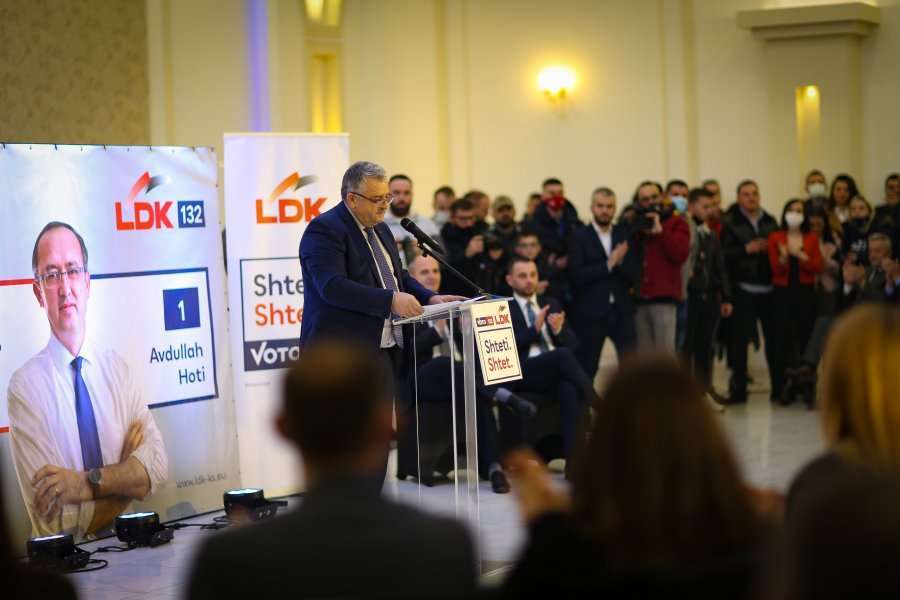 Veliu: Të majtët po synojnë skuqjen e Kosovës pas 14 shkurtit, nuk do t’i lejojmë