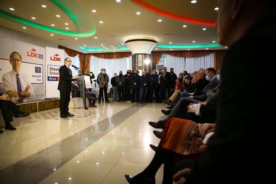 Hoti prezantoi planin për lidhjen hekurudhore Prishtinë - Durrës