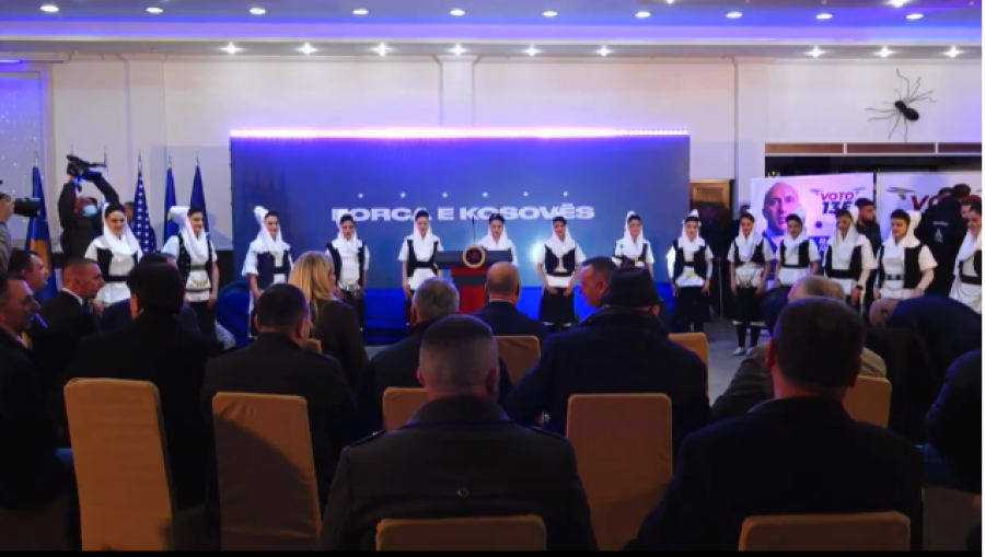 Haradinaj pritet me muzikë e valle në Deçan