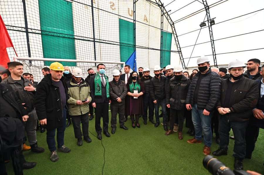 “Në qytetin e minatorëve”, Osmani poston foto nga fushata në Mitrovicë