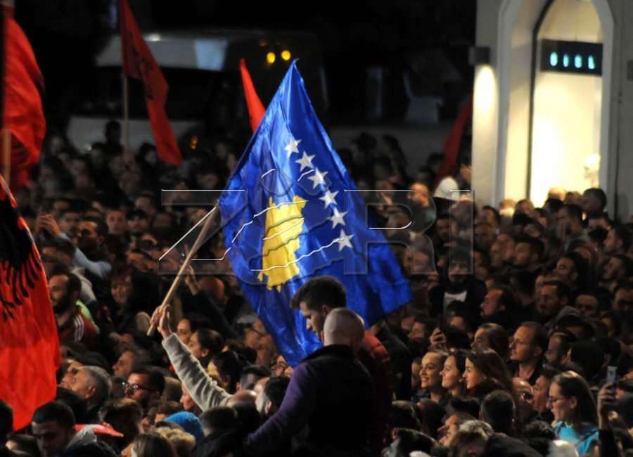“Në fushatën elektorale në Kosovë gratë janë më shumë për dekor”