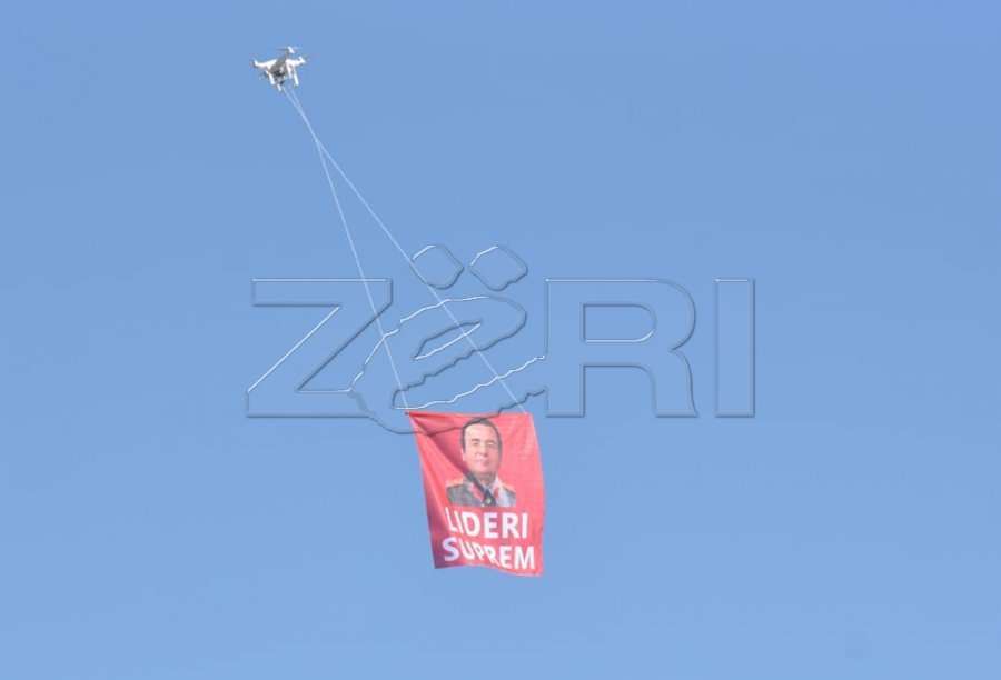 PSD-ja lëshon një dron me imazhin e Kurtit: “Lideri suprem”