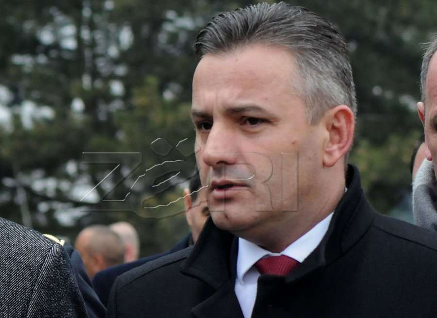 Jashari thotë se KQZ-ja urdhëroi drejtorët e shkollave t’i ndalin kamerat ku do të votohet