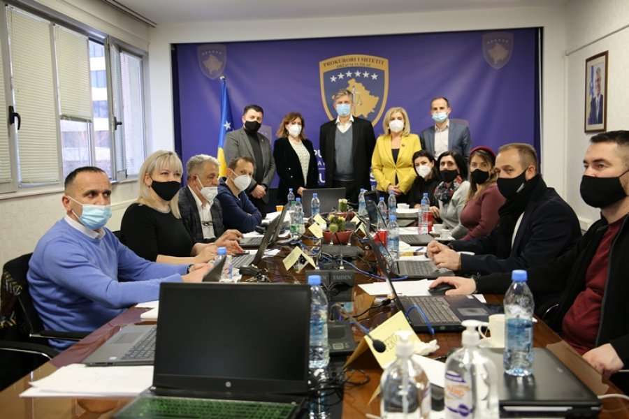 Shefi i EULEX-it viziton Dhomën Operative për Zgjedhje