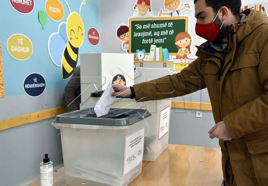 Qytetari për mungesë të zarfeve të votimit:
