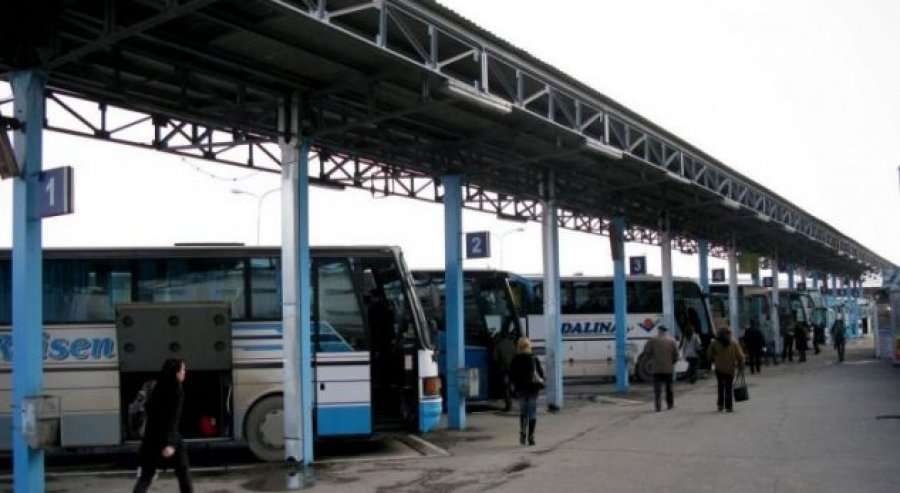 Mbi 30 autobusë nga Serbia, për votime në Kosovë
