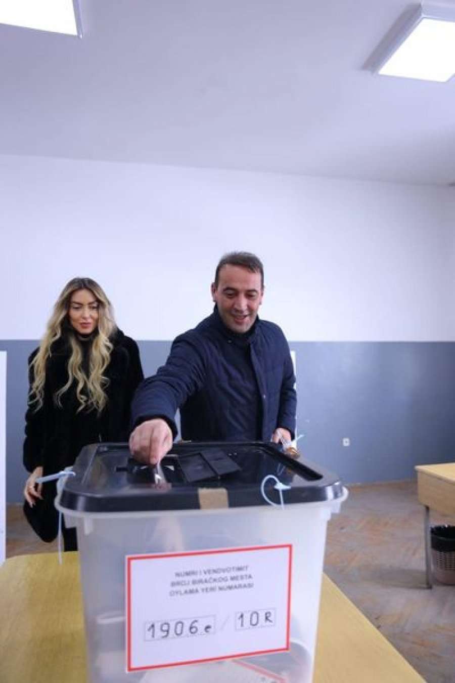 Daut Haradinaj voton dhe fton qytetarët të votojnë