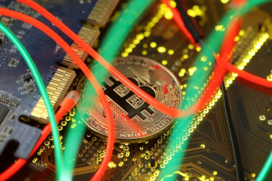 Bitcoin me një rekord të ri, kapërceu 50,000 dollarë
