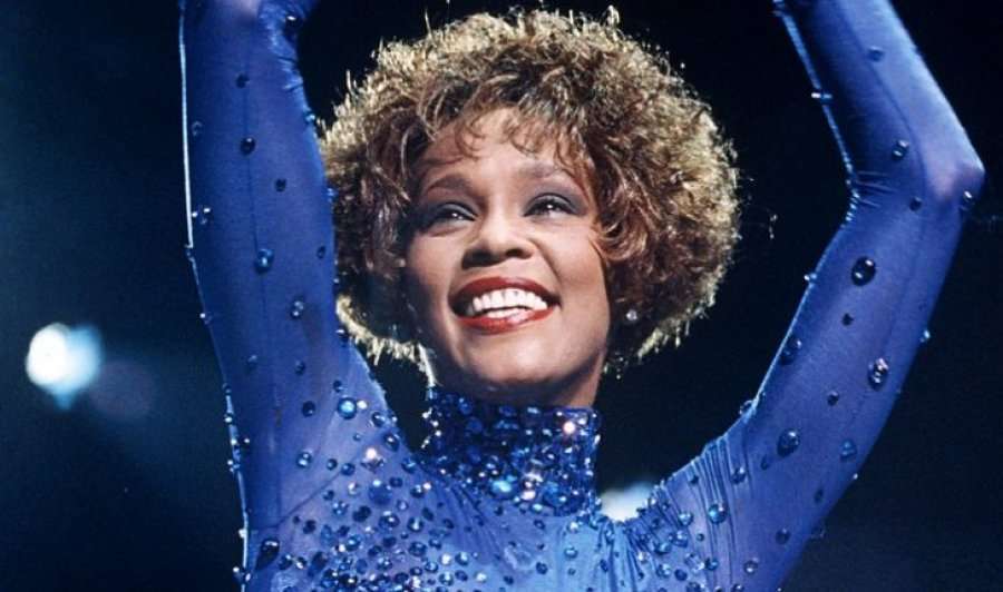Raporti i ri bën thirrje për zhvarrosjen e trupit të Whitney Houston
