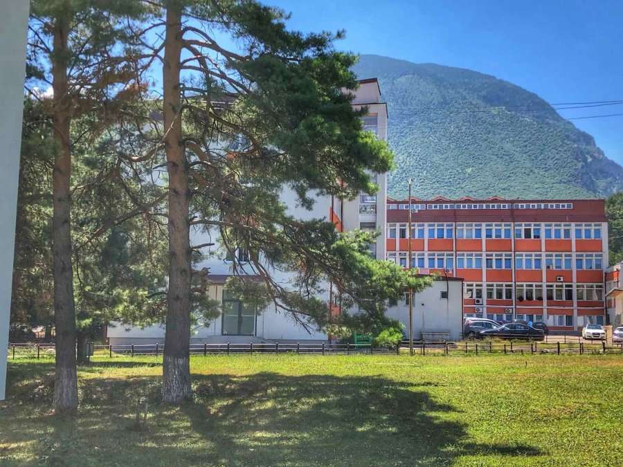 14 pacientë me COVID-19 në Spitalin e Pejës, në gjendje të rëndë