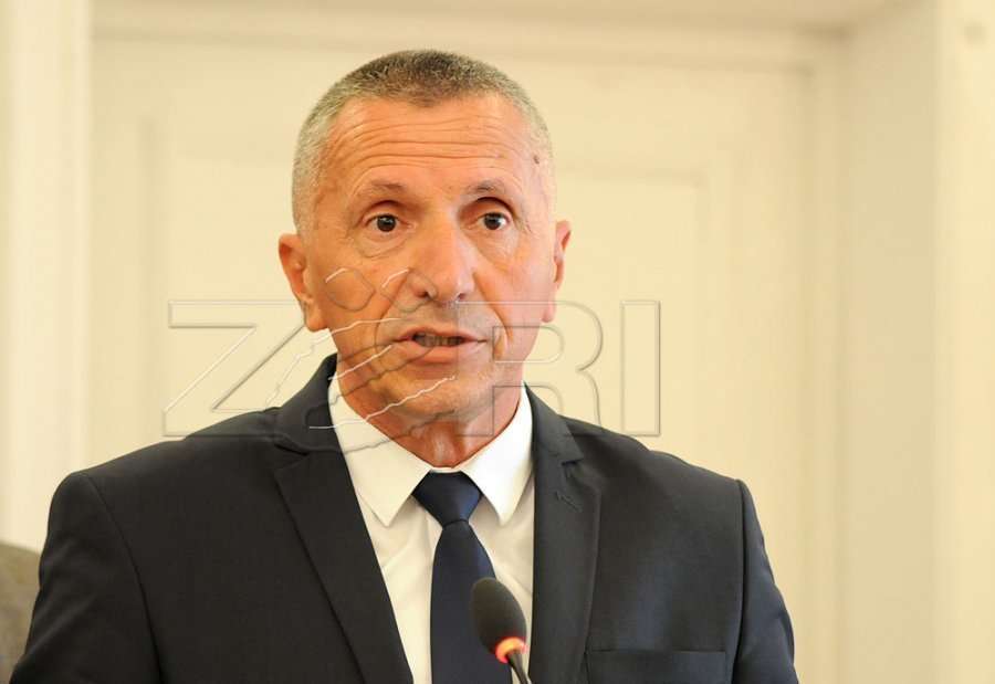 Kamberi: Vuçiqi po tenton të kontrollojë ata që nuk po i nënshtrohen