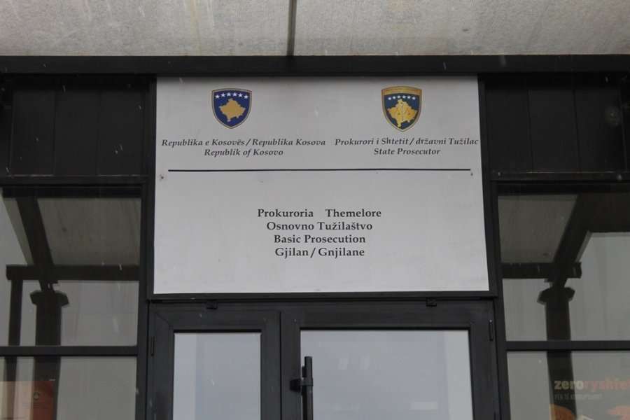 Kërkohet paraburgim ndaj tre personave për armëmbajtje pa leje dhe lëndim të rëndë trupor