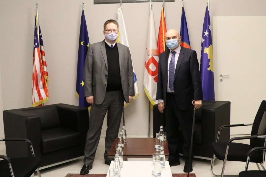 Abbot takohet me Mustafën, tregon për çka biseduan