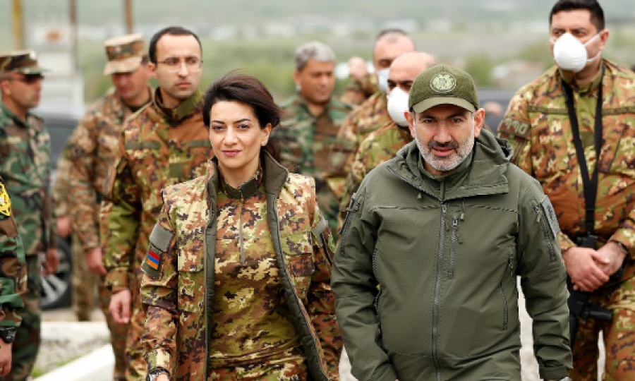 Pas humbjes, ushtria armene ia kërkon dorëheqjen kryeministrit Pashinyan