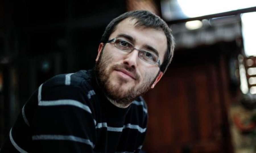 “Hundën e dhëmbët të thyer”, gazetari Visar Duriqi flet pas sulmit