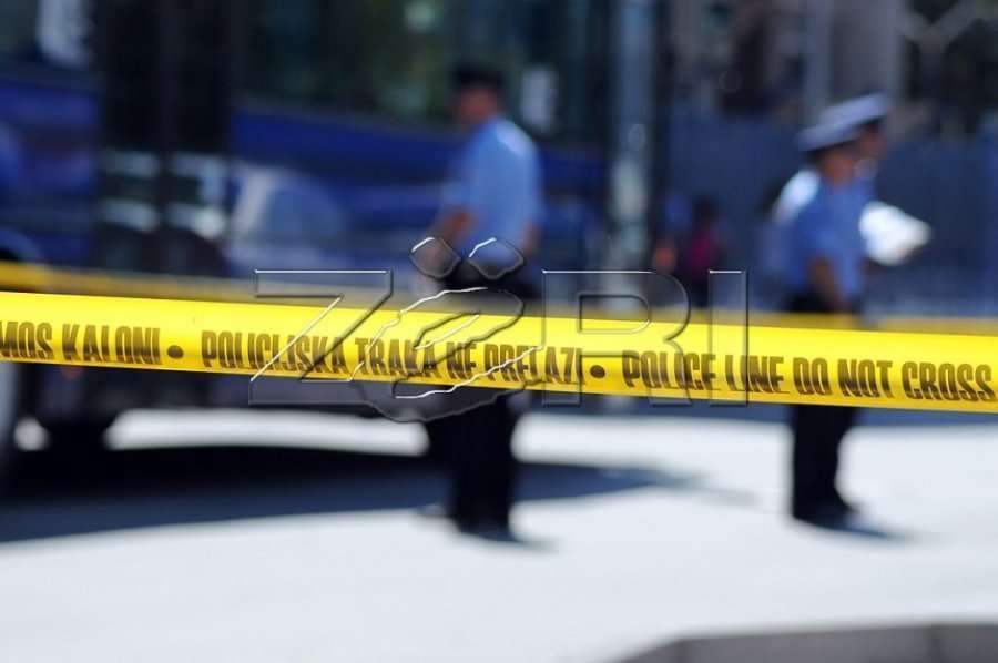 Policia jep detaje për rrahjen në Mitrovicë, ku dyshohet se djali theri me thikë babanë dhe axhën e tij