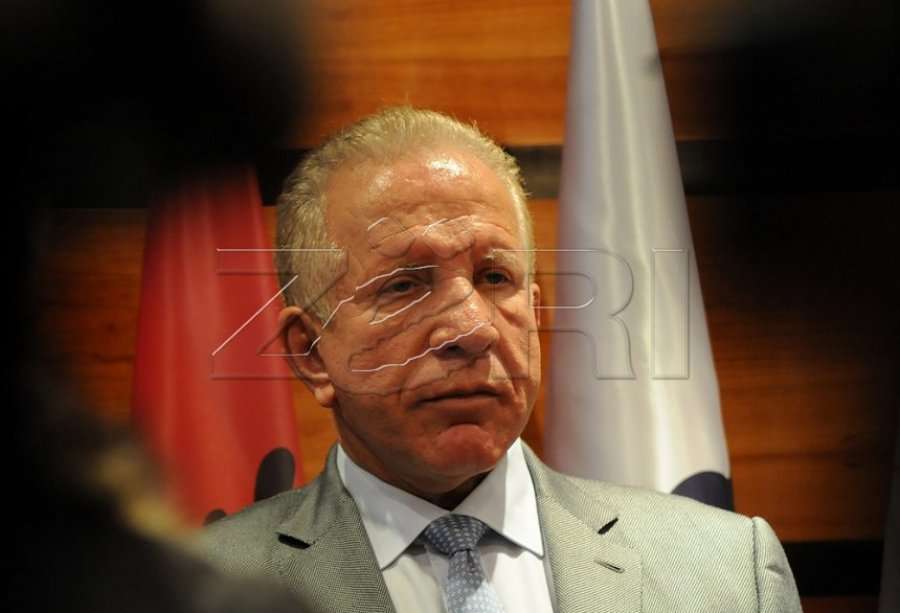 Pacolli prezanton plaformën e LDK-AKR-së në Gjakovë
