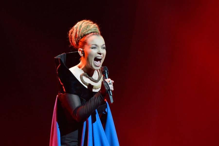 Eurovisioni shkruan për këngëtaret kosovare që kanë thyer rekord me vokalin e tyre