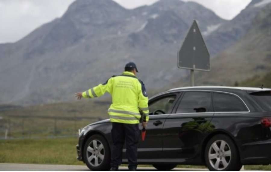 Austria mbyll 45 pika kufitare me Sllovakinë dhe Çekinë