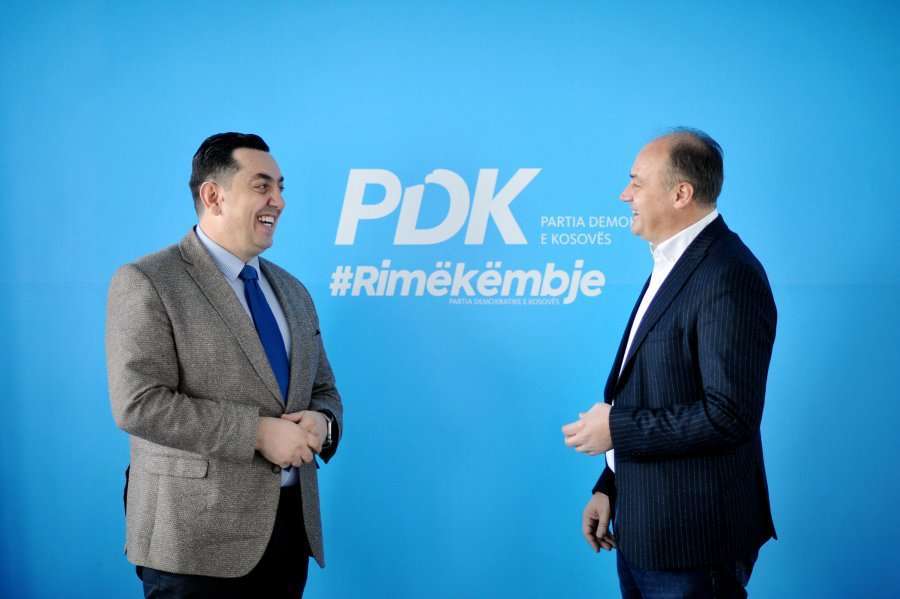 Menduh Abazi aderon në PDK, Hoxhaj: Lista jonë fituese e Rimëkëmbjes do do t’ia kthejë dinjitetin vendit