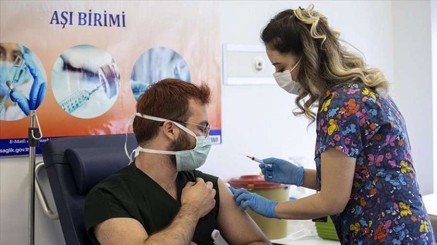 Turqi: Për katër ditë u vaksinuan mbi 700 mijë punonjës shëndetësorë
