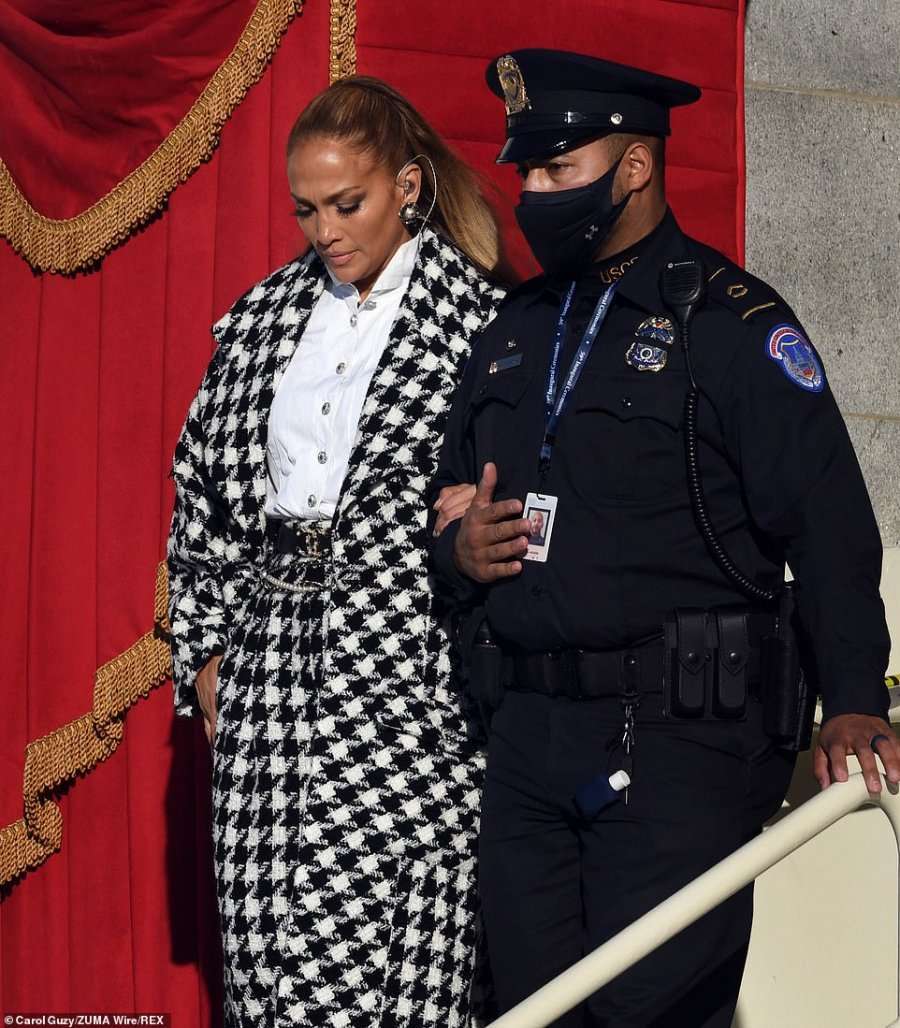 Jennifer Lopez përgatitet për “performancën e jetës”