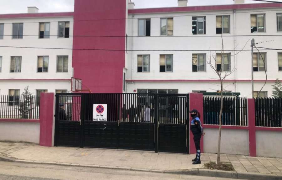 Rrjedhje gazi në një shkollë të Tiranës, 6 nxënës përfundojnë në spital