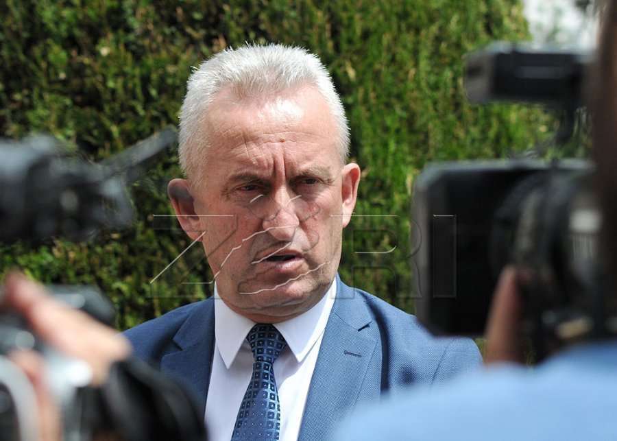 Qalaj thotë se u shkarkua nga Hoti si hakmarrje për arrestimin e Rugovës