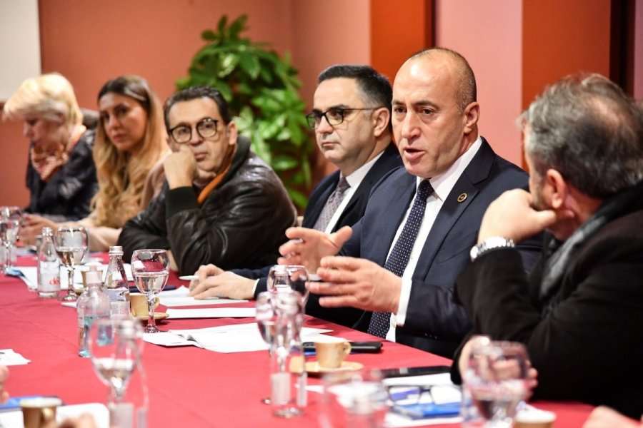 Haradinaj: Çdo sektor i goditur ekonomisht, do ta ndjejë dorën e shtetit gjatë vitit 2021