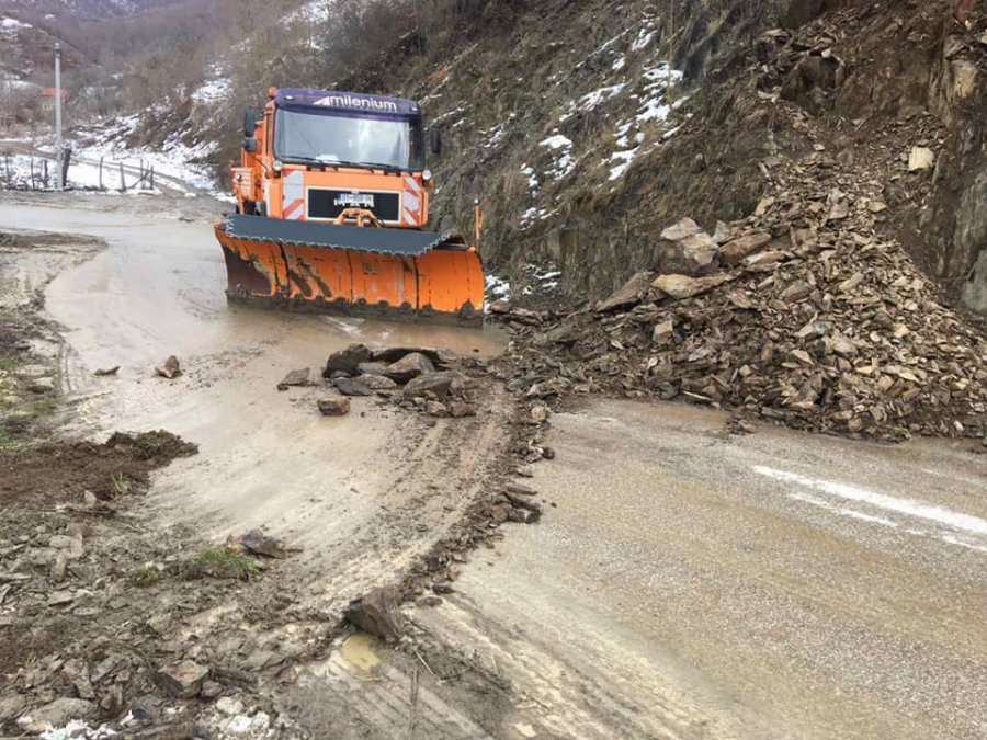 Moti i ligë shkakton probleme në rrugët e Podujevës, komuna njofton se po bëhet pastrimi i tyre