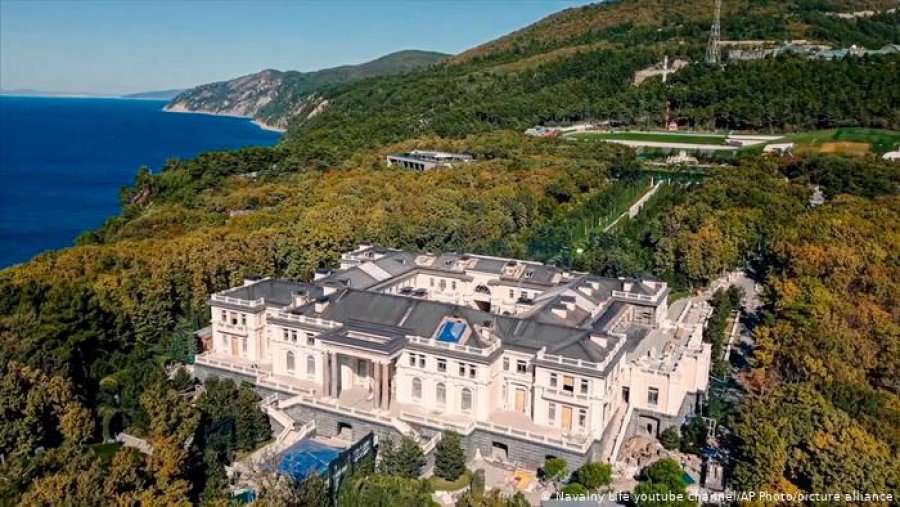 Pallati i Putinit, i madh sa territori i principatës së Monakos