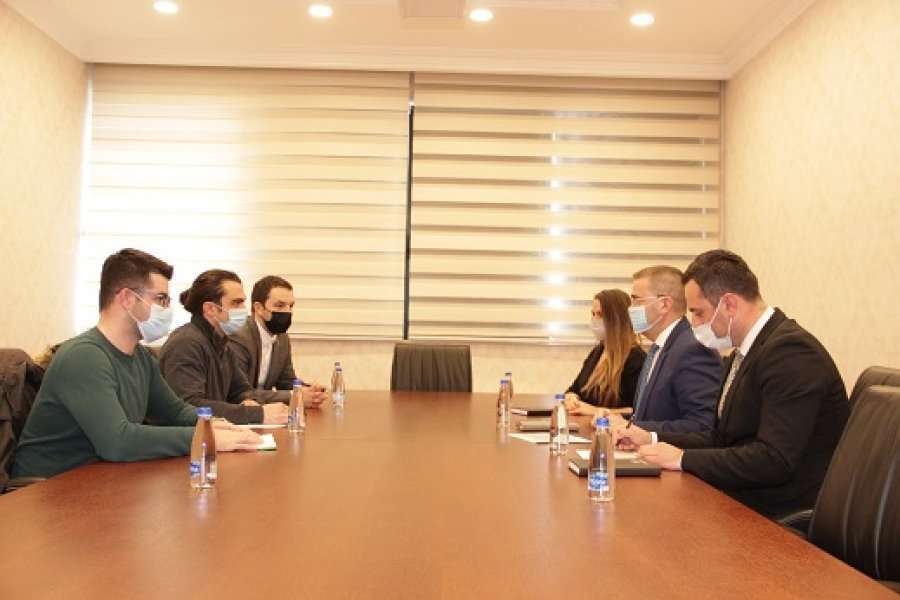 Guvernatori Mehmeti takon gastronomët, diskutojnë për masat e marra nga BQK-ja për të ndihmuar ekonominë
