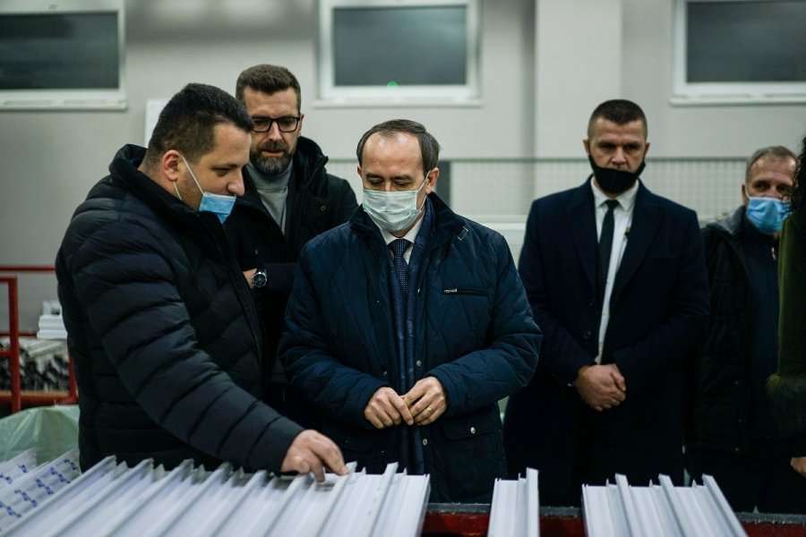 Hoti: Me buxhetin për vitin 2021 do të vazhdojmë përkrahjen për bizneset