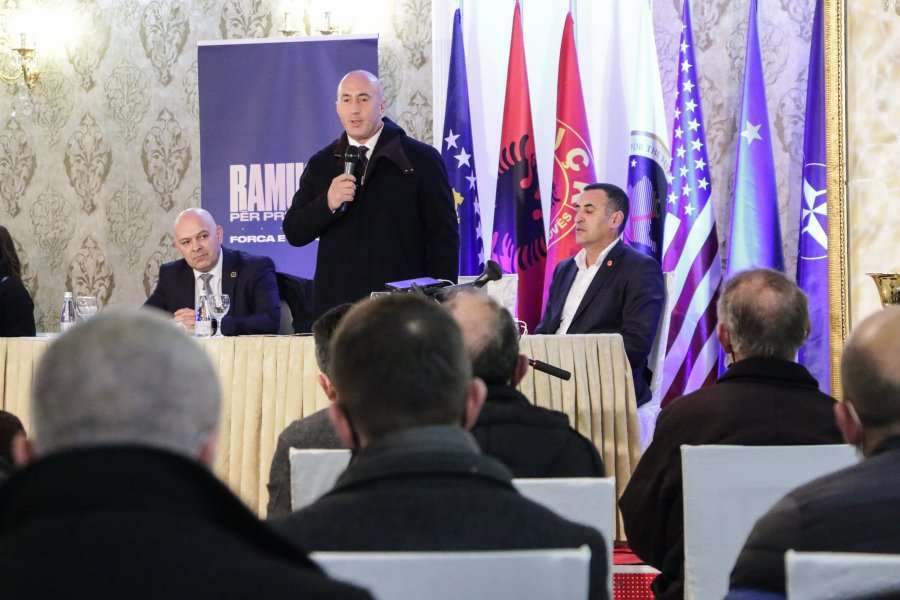Haradinaj kërkon vota për AAK-në nga bashkëluftëtarët dhe familjet e dëshmorëve